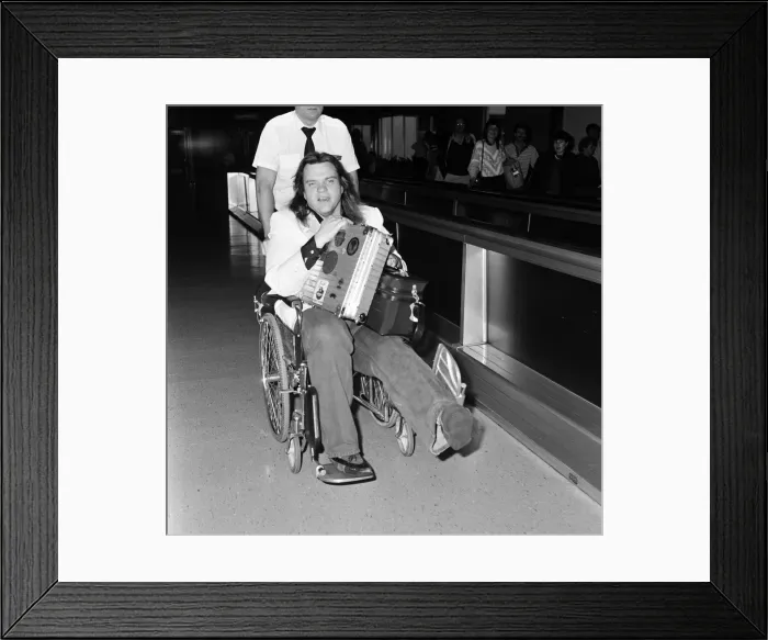 Framed Print : Pop singer Meat Loaf leaving Heathrow Airport in a wheelchair. 23rd June 1985