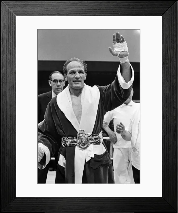 Framed Print : Henry Cooper receiving the Lonsdale belt after his win in the fight against Jack Bodell Framed Print : Henry Cooper receiving the Lonsdale belt after his win in the fight against Jack Bodell