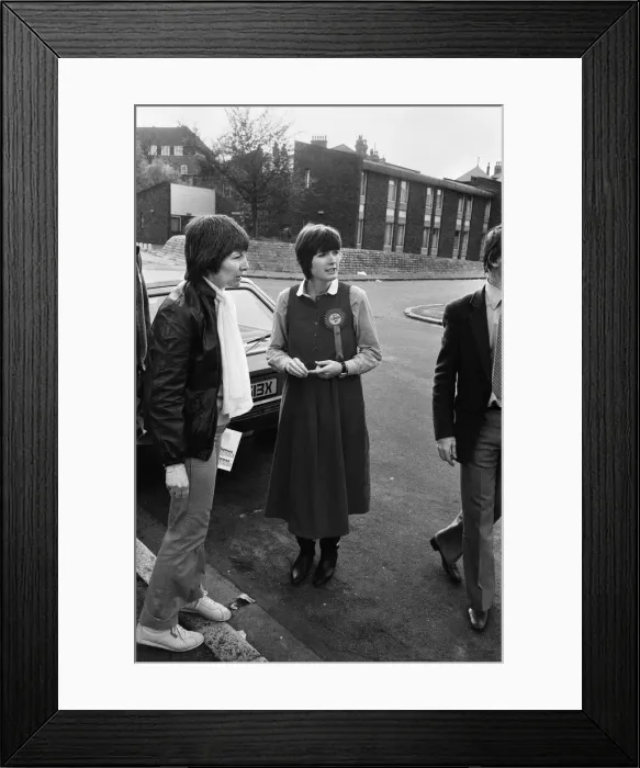 Framed Print : Prospective Labour member of Parliament Harriet Harman tours Peckham where she is Framed Print : Prospective Labour member of Parliament Harriet Harman tours Peckham where she is