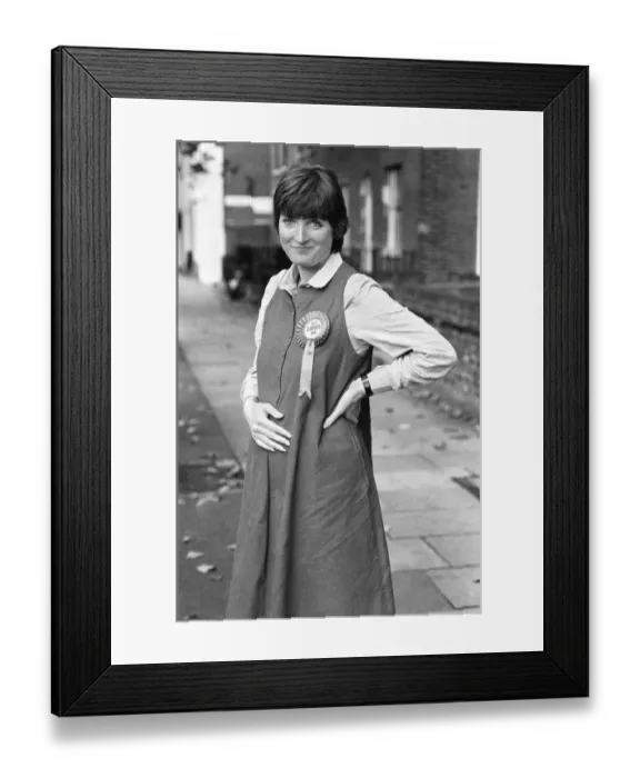 Framed Print : Prospective Labour member of Parliament Harriet Harman tours Peckham where she is Framed Print : Prospective Labour member of Parliament Harriet Harman tours Peckham where she is