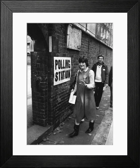 Framed Print : Prospective Labour member of Parliament Harriet Harman tours Peckham where she is Framed Print : Prospective Labour member of Parliament Harriet Harman tours Peckham where she is