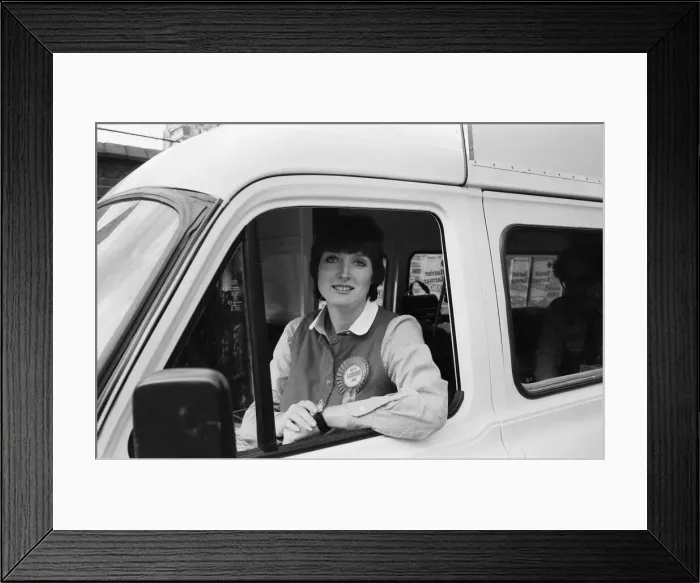 Framed Print : Prospective Labour member of Parliament Harriet Harman tours Peckham where she is Framed Print : Prospective Labour member of Parliament Harriet Harman tours Peckham where she is