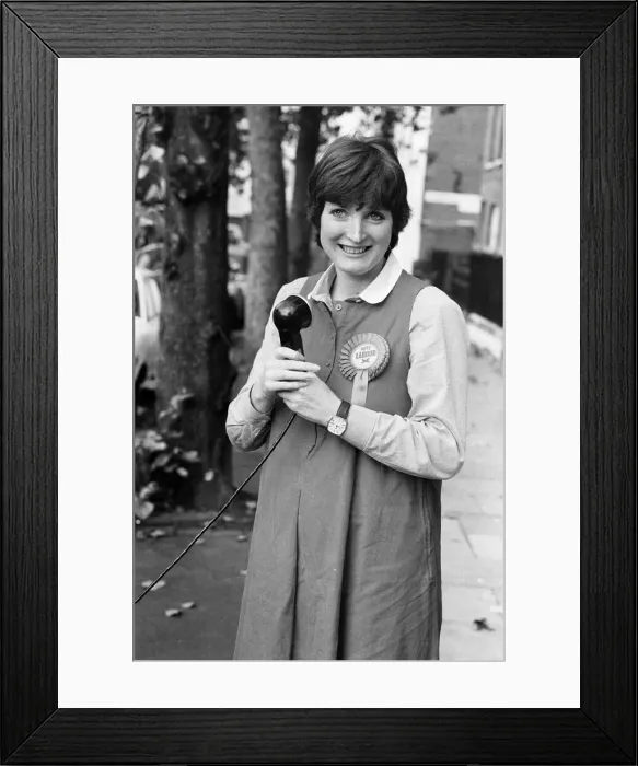 Framed Print : Prospective Labour member of Parliament Harriet Harman tours Peckham where she is Framed Print : Prospective Labour member of Parliament Harriet Harman tours Peckham where she is