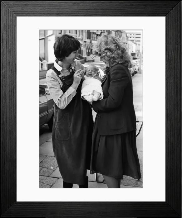 Framed Print : Prospective Labour member of Parliament Harriet Harman gets the lowdown on being an MP Framed Print : Prospective Labour member of Parliament Harriet Harman gets the lowdown on being an MP