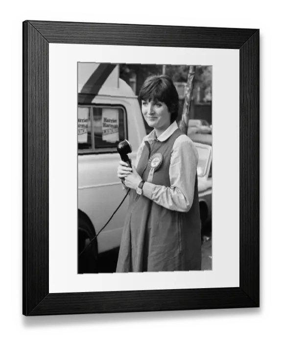 Framed Print : Prospective Labour member of Parliament Harriet Harman tours Peckham where she is Framed Print : Prospective Labour member of Parliament Harriet Harman tours Peckham where she is