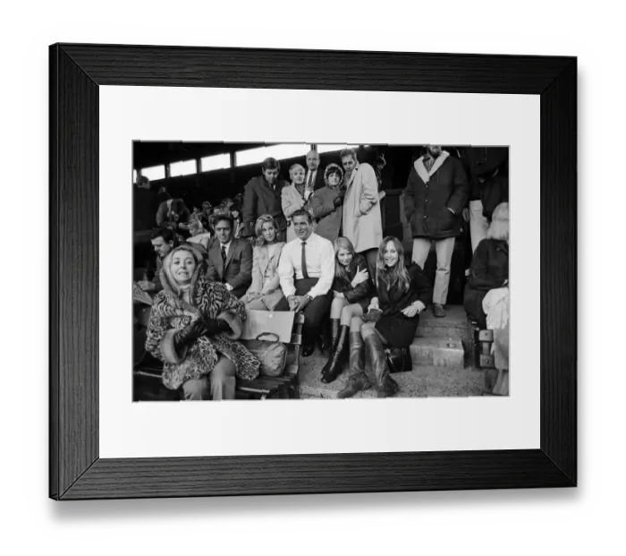 Framed Print : Film stars Rod Taylor, Christopher Plummer and Camilla Sparv together with 175 extras