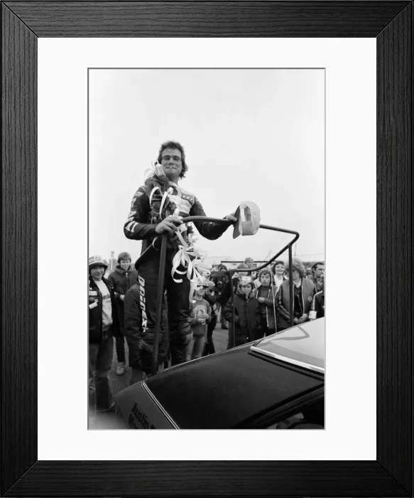 Framed Print : British Motorcycle road racer Barry Sheene wins the 1300 cc Superbike race at Donington Framed Print : British Motorcycle road racer Barry Sheene wins the 1300 cc Superbike race at Donington