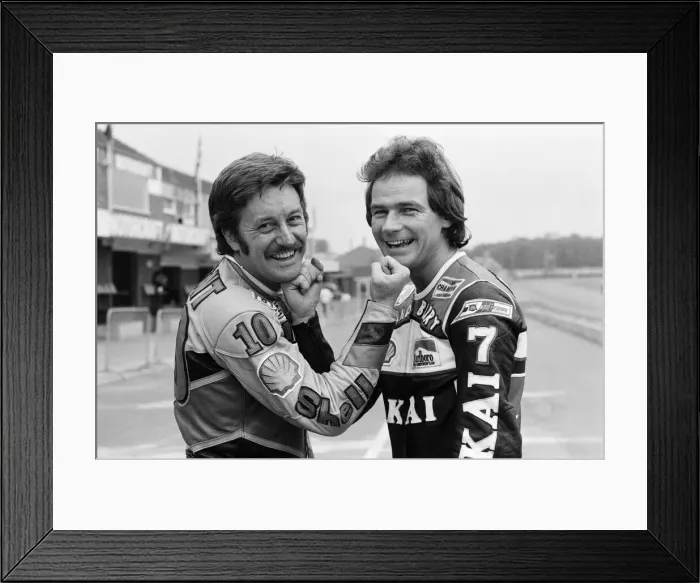 Framed Print : British Motorcycle road racer Barry Sheene wins the 1300 cc Superbike race at Donington Framed Print : British Motorcycle road racer Barry Sheene wins the 1300 cc Superbike race at Donington