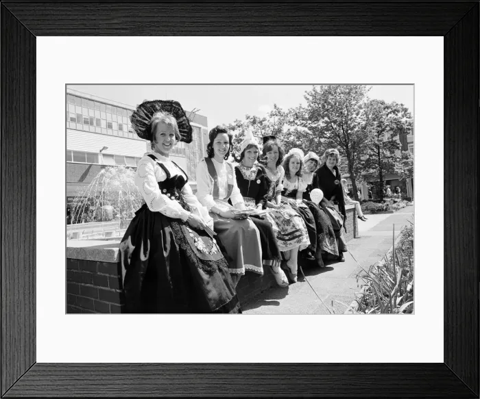 Framed Print : Pro Europe Women wearing traditional costumes ahead of referendum, pictured in Solihull Framed Print : Pro Europe Women wearing traditional costumes ahead of referendum, pictured in Solihull