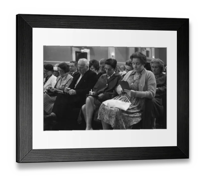 Framed Print : Playing bingo at the Gaiety Theatre, Cardiff. 31st July 1963 Framed Print : Playing bingo at the Gaiety Theatre, Cardiff. 31st July 1963