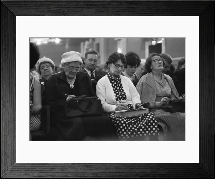 Framed Print : Playing bingo at the Gaiety Theatre, Cardiff. 31st July 1963 Framed Print : Playing bingo at the Gaiety Theatre, Cardiff. 31st July 1963