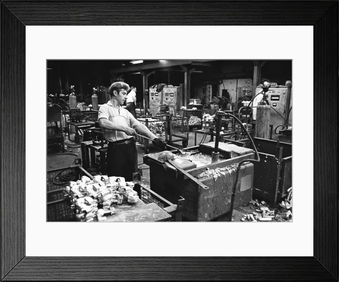 Framed Print : Workers casting moulds on the shop floor of the G. E. C. Foundry, Electric Avenue, Witton