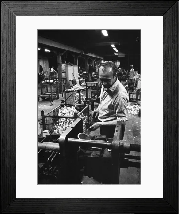 Framed Print : Workers casting moulds on the shop floor of the G. E. C. Foundry, Electric Avenue, Witton