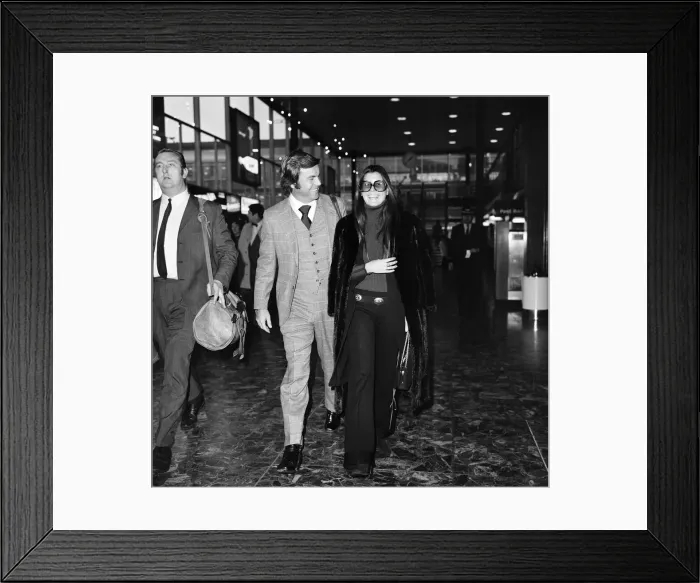 Framed Print : Robert Wagner and Tina Sinatra left Heathrow Airport hand in hand for Los Angeles today Framed Print : Robert Wagner and Tina Sinatra left Heathrow Airport hand in hand for Los Angeles today