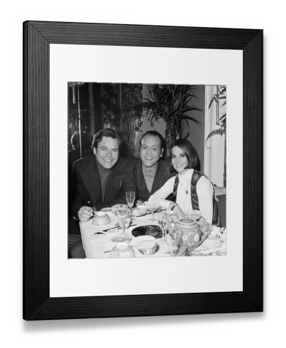 Framed Print : Robert Wagner and wife Natalie Wood drink champagne at the Singing Bamboo Oriental Framed Print : Robert Wagner and wife Natalie Wood drink champagne at the Singing Bamboo Oriental