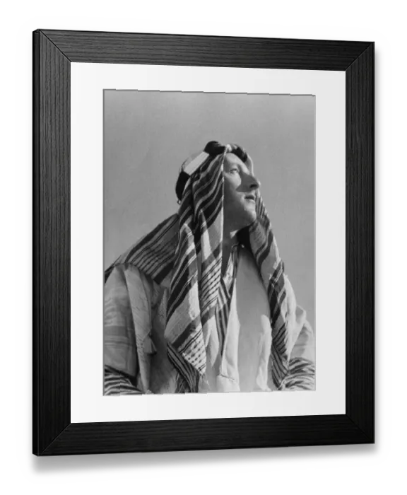 Framed Print : Daily Mirror cameraman George Greenwell seen here in Arab dress during his photographic