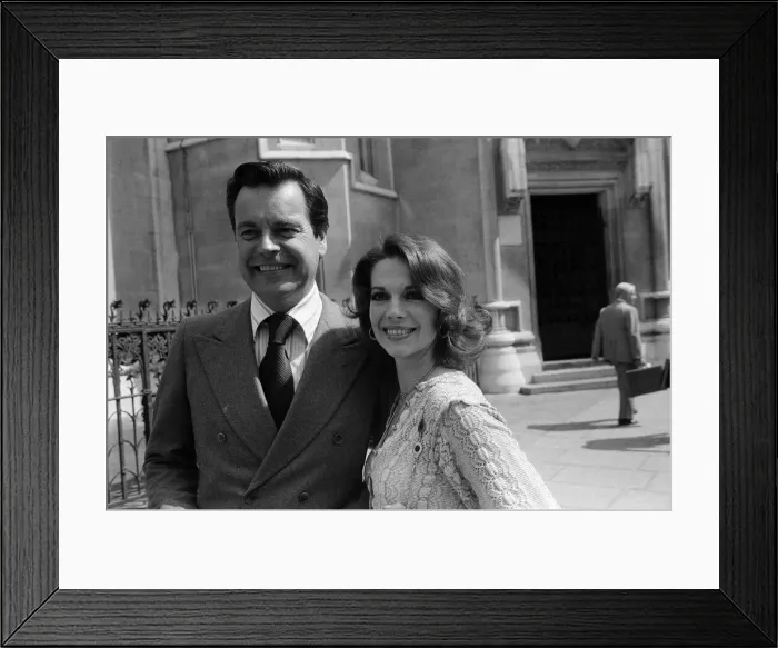 Framed Print : Robert Wagner and Natalie Wood photographed in London, the couple have a libel case