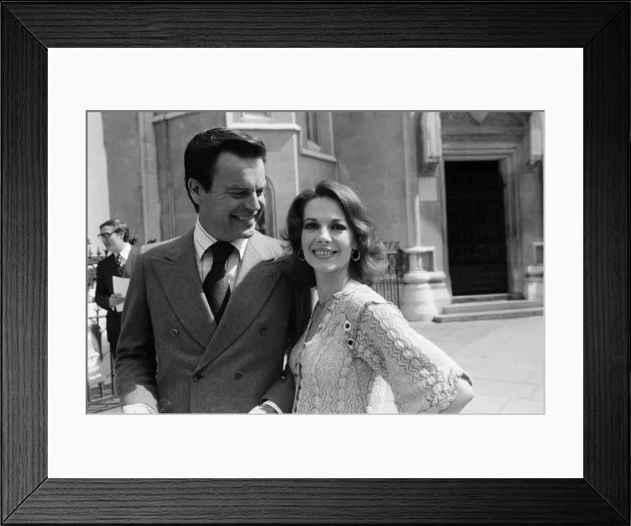 Framed Print : Robert Wagner and Natalie Wood photographed in London, the couple have a libel case Framed Print : Robert Wagner and Natalie Wood photographed in London, the couple have a libel case
