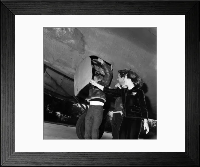 Framed Print : Actors Steve McQueen (left), Robert Wagner and Shirley Anne Field filming the War Lover Framed Print : Actors Steve McQueen (left), Robert Wagner and Shirley Anne Field filming the War Lover