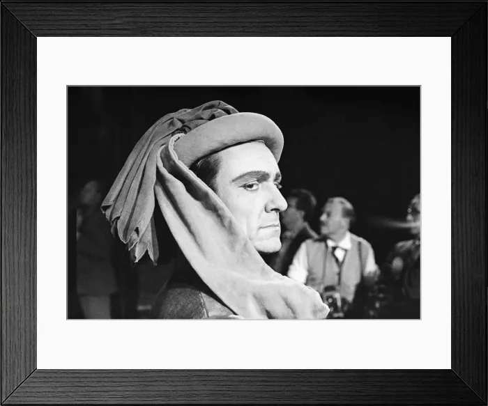 Framed Print : Rehearsals for Richard III at the Royal Shakespeare Theatre Framed Print : Rehearsals for Richard III at the Royal Shakespeare Theatre