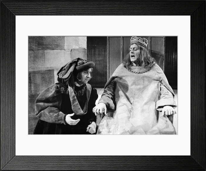 Framed Print : Rehearsals for Richard III at the Royal Shakespeare Theatre Framed Print : Rehearsals for Richard III at the Royal Shakespeare Theatre