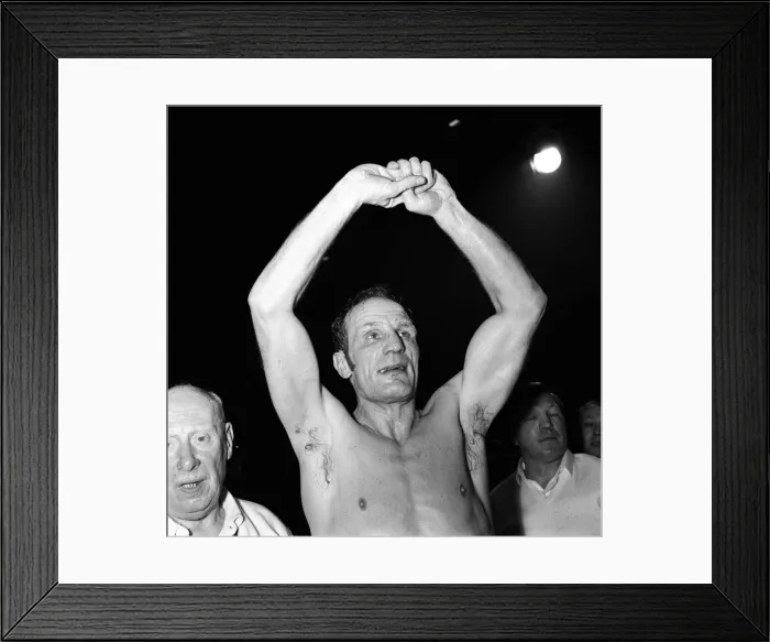 Framed Print : Henry Cooper wins back the British heavyweight title from Jack Bodell Framed Print : Henry Cooper wins back the British heavyweight title from Jack Bodell