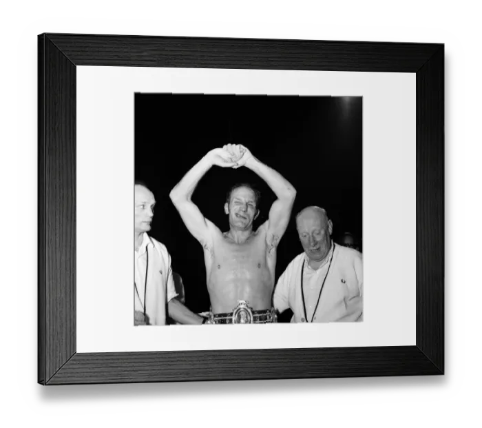 Framed Print : Henry Cooper wins back the British heavyweight title from Jack Bodell Framed Print : Henry Cooper wins back the British heavyweight title from Jack Bodell