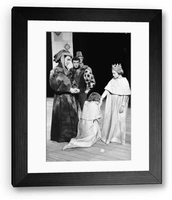 Framed Print : Rehearsals for Richard III at the Royal Shakespeare Theatre Framed Print : Rehearsals for Richard III at the Royal Shakespeare Theatre