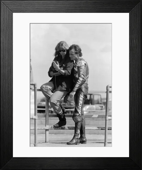 Framed Print : British Motorcycle road racer Barry Sheene at Silverstone with wife Stephanie McLean
