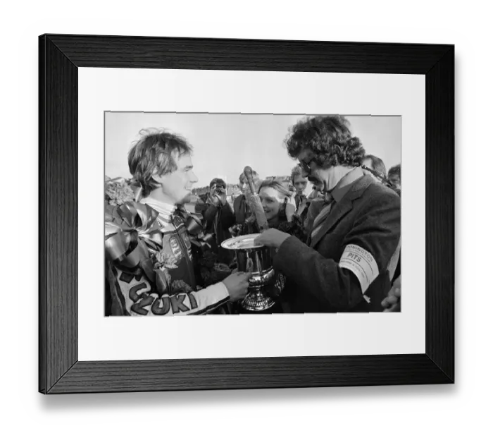 Framed Print : British Motorcycle road racer Barry Sheene celebrates victory for Britain in the AGV Framed Print : British Motorcycle road racer Barry Sheene celebrates victory for Britain in the AGV