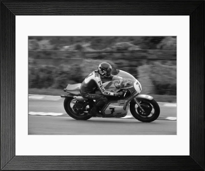 Framed Print : Britiains World Motorcycle racing Champion Barry Sheene at Brands Hatch competing in