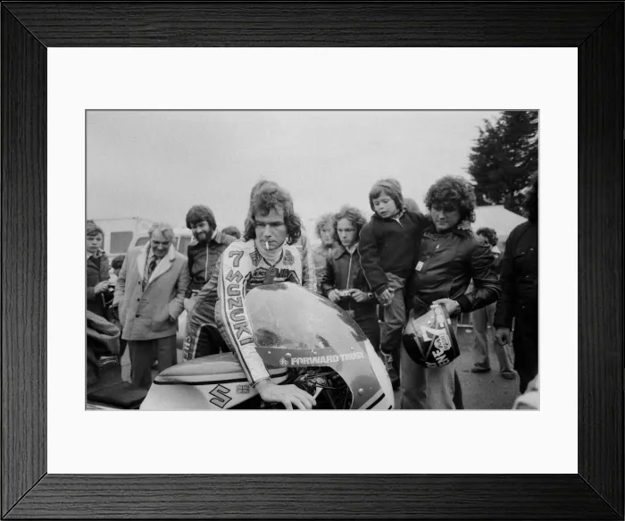 Framed Print : Britiains World Motorcycle racing Champion Barry Sheene at brands hatch competing in Framed Print : Britiains World Motorcycle racing Champion Barry Sheene at brands hatch competing in