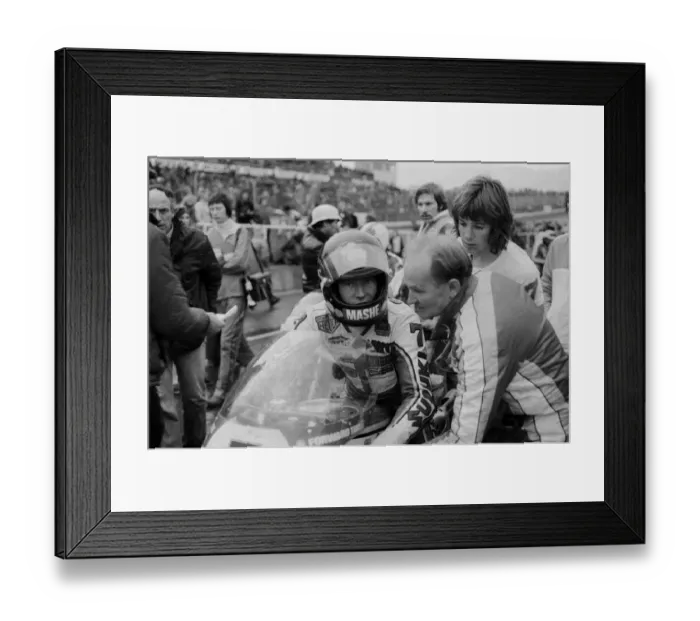 Framed Print : Britiains World Motorcycle racing Champion Barry Sheene at brands hatch competing in Framed Print : Britiains World Motorcycle racing Champion Barry Sheene at brands hatch competing in