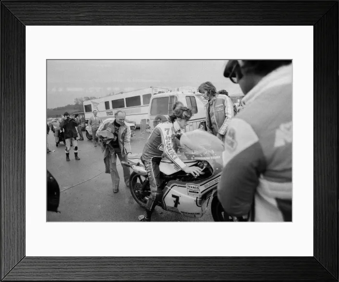 Framed Print : Britiains World Motorcycle racing Champion Barry Sheene at brands hatch competing in Framed Print : Britiains World Motorcycle racing Champion Barry Sheene at brands hatch competing in