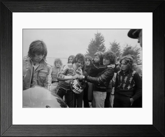 Framed Print : Britiains World Motorcycle racing Champion Barry Sheene at brands hatch competing in Framed Print : Britiains World Motorcycle racing Champion Barry Sheene at brands hatch competing in