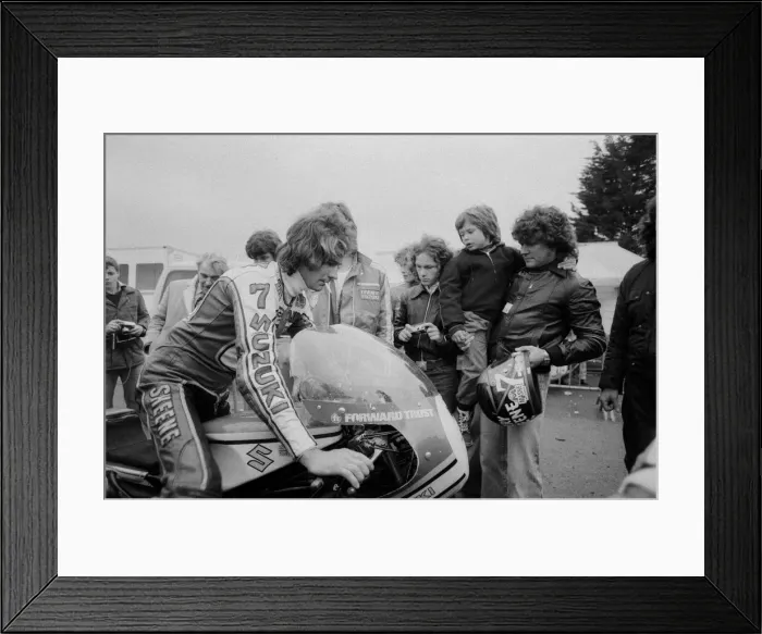Framed Print : Britiains World Motorcycle racing Champion Barry Sheene at brands hatch competing in Framed Print : Britiains World Motorcycle racing Champion Barry Sheene at brands hatch competing in