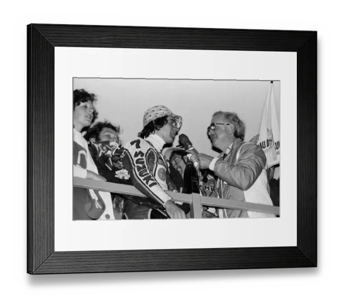 Framed Print : Britiains World Motorcycle racing Champion Barry Sheene at Brands Hatch competing in Framed Print : Britiains World Motorcycle racing Champion Barry Sheene at Brands Hatch competing in