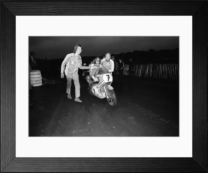 Framed Print : Britiains World Motorcycle racing Champion Barry Sheene at brands hatch competing in Framed Print : Britiains World Motorcycle racing Champion Barry Sheene at brands hatch competing in