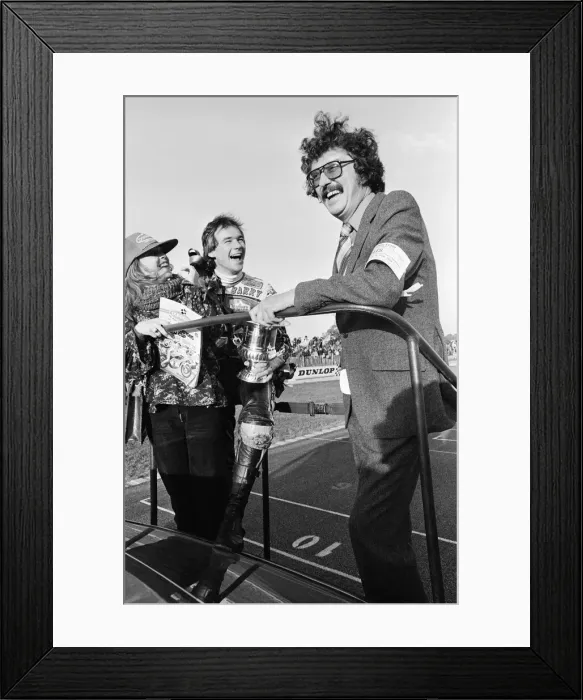 Framed Print : British Motorcycle road racer Barry Sheene celebrates victory for Britain in the AGV