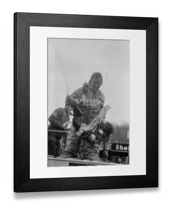 Framed Print : British Motorcycle road racer Barry Sheene at Brands Hatch for the Marlboro