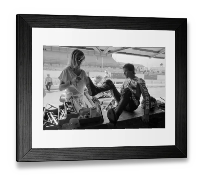 Framed Print : British Motorcycle road racer Barry Sheene attending the South Africa Grand Prix Framed Print : British Motorcycle road racer Barry Sheene attending the South Africa Grand Prix
