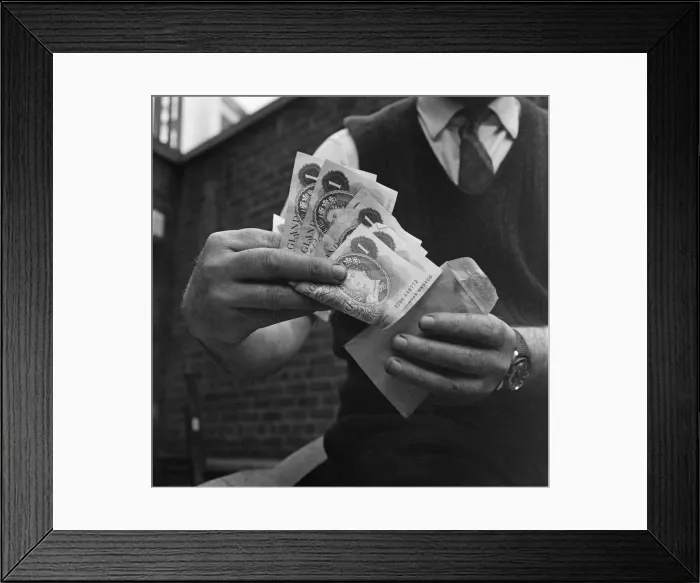 Framed Print : One Pound Notes in 1968. Pictures originally taken for a consumer Framed Print : One Pound Notes in 1968. Pictures originally taken for a consumer