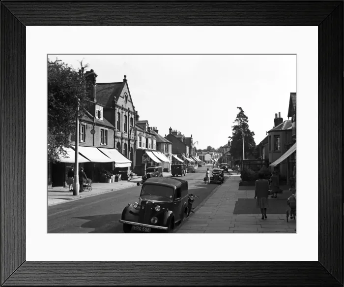 Framed Print : Marlowes street scene in Hemel Hempstead, Hertfordshire. 12th August 1949 Framed Print : Marlowes street scene in Hemel Hempstead, Hertfordshire. 12th August 1949