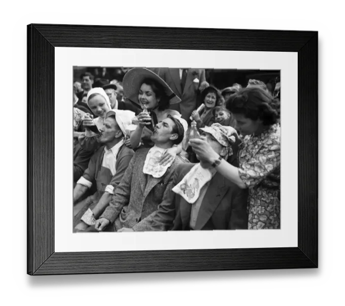 Framed Print : Covent Garden Flower Show 12th June 1951 Drinking competition at the Covent Garden Framed Print : Covent Garden Flower Show 12th June 1951 Drinking competition at the Covent Garden