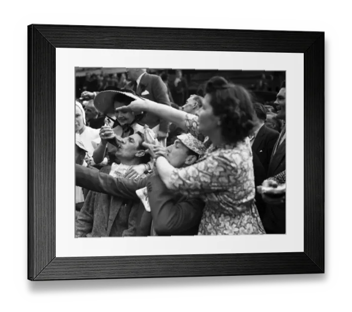 Framed Print : Covent Garden Flower Show 12th June 1951 Drinking competition at the Covent Garden Framed Print : Covent Garden Flower Show 12th June 1951 Drinking competition at the Covent Garden