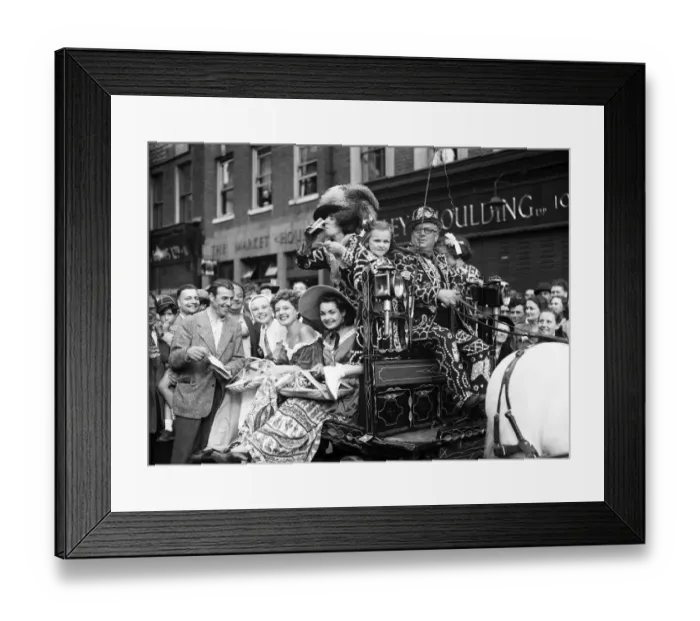 Framed Print : Covent Garden Flower Show 12th June 1951 Pearly Kings Framed Print : Covent Garden Flower Show 12th June 1951 Pearly Kings