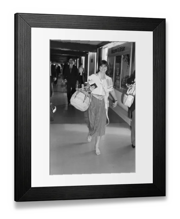 Framed Print : Linda Ronstadt arrives at London Heathrow Airport on their way to Los Angeles
