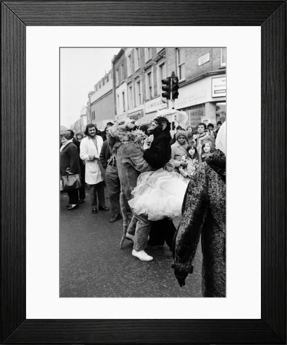Framed Print : The circus visits Portobello Road, London. 13th January 1973 Framed Print : The circus visits Portobello Road, London. 13th January 1973