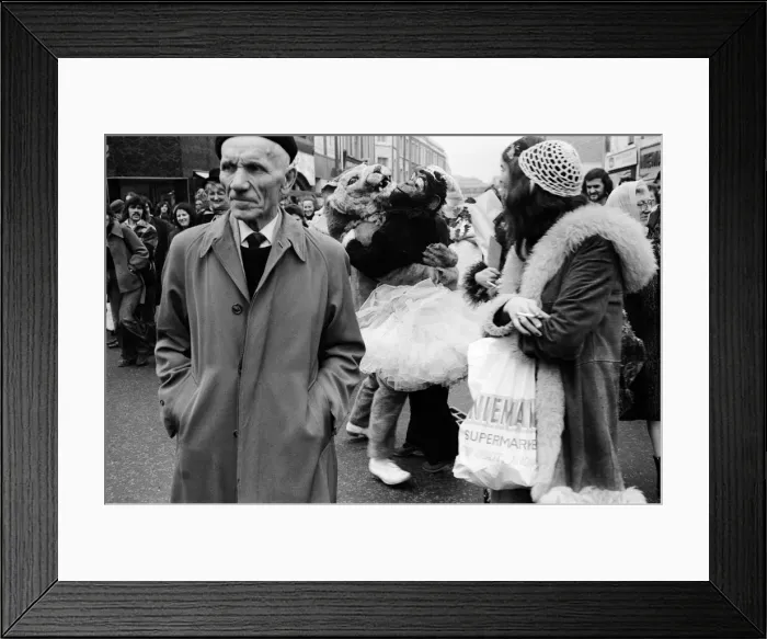 Framed Print : The circus visits Portobello Road, London. 13th January 1973 Framed Print : The circus visits Portobello Road, London. 13th January 1973