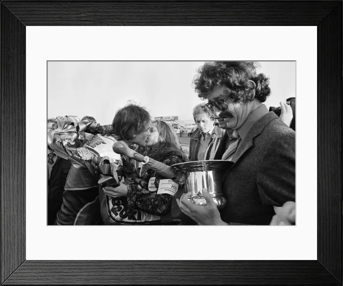 Framed Print : British Motorcycle road racer Barry Sheene celebrates victory for Britain in the AGV Framed Print : British Motorcycle road racer Barry Sheene celebrates victory for Britain in the AGV